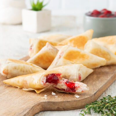 Triangles de Pâte Phyllo aux Cerises et Fromage de Chèvre