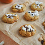 Biscuits choco-guimauves monstrueux à la citrouille