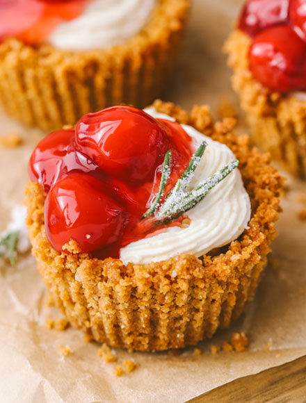 Minicoupes de gâteau au fromage aux cerises