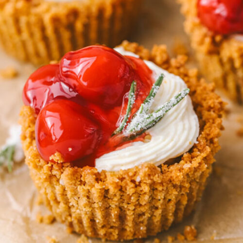 Minicoupes de gâteau au fromage aux cerises