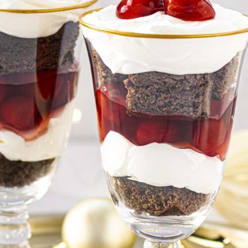 impressionnants parfaits au brownie aux cerises