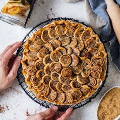 Apple Cinnamon Bun Pie